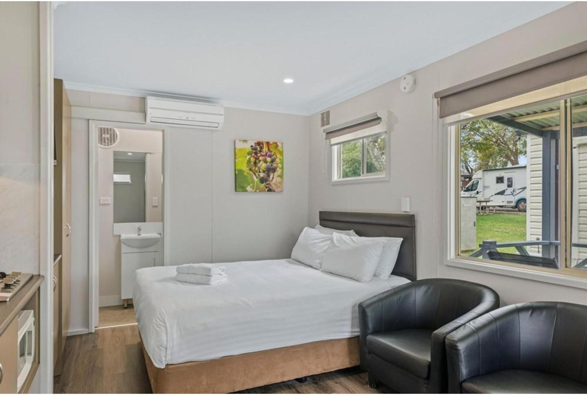 Discovery Parks - Swan Valley Caversham Room photo