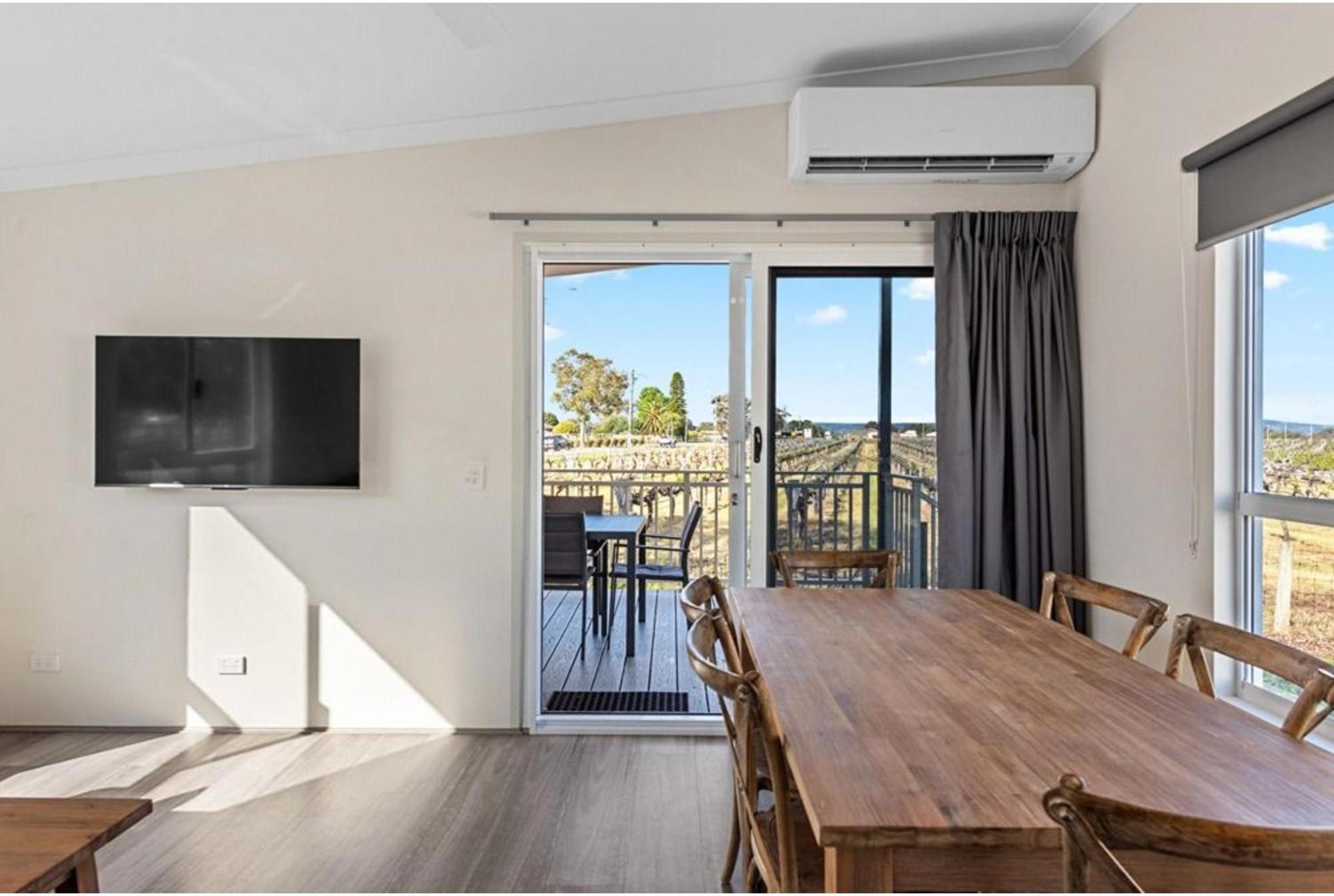 Discovery Parks - Swan Valley Caversham Room photo