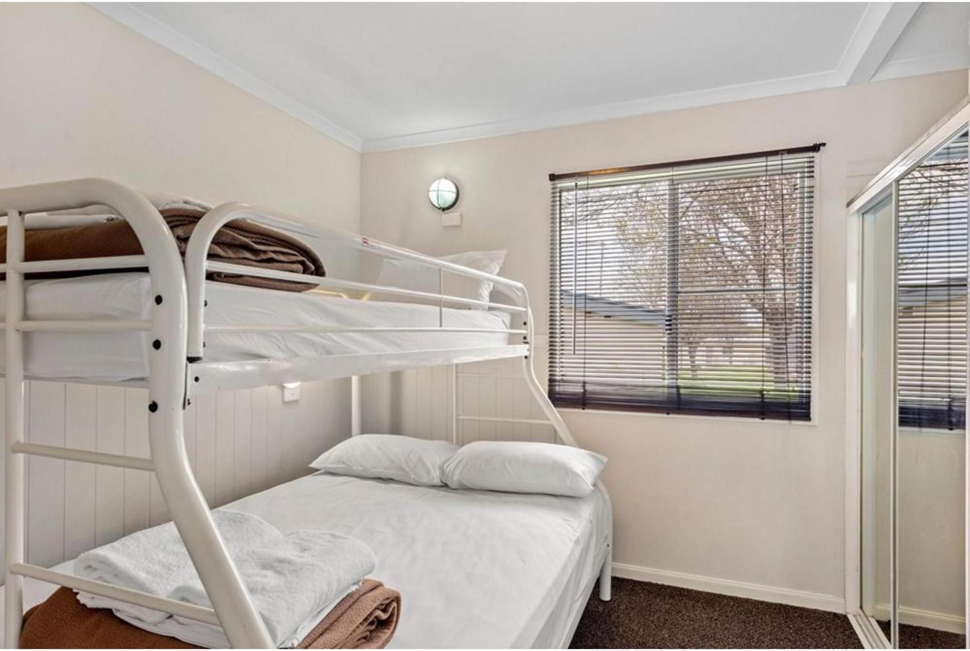 Discovery Parks - Swan Valley Caversham Room photo