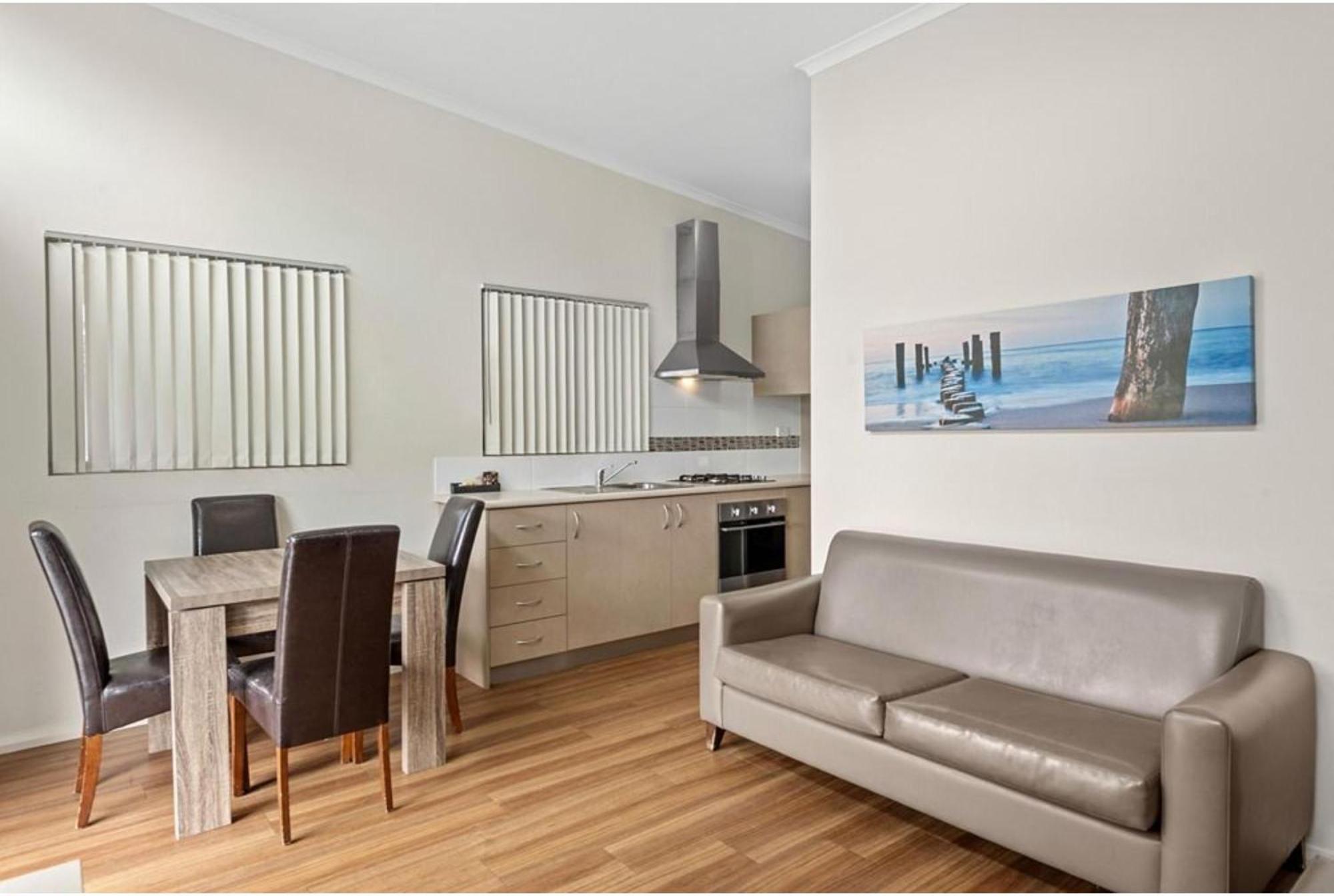 Discovery Parks - Swan Valley Caversham Room photo
