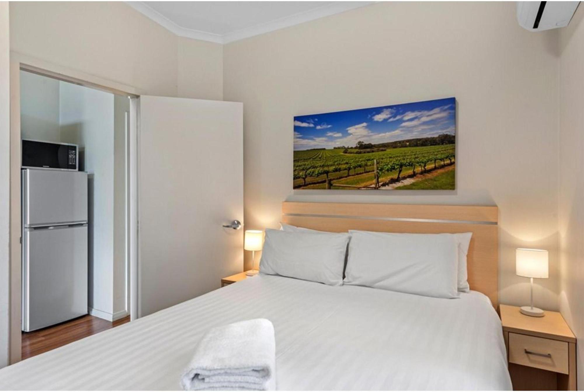 Discovery Parks - Swan Valley Caversham Room photo