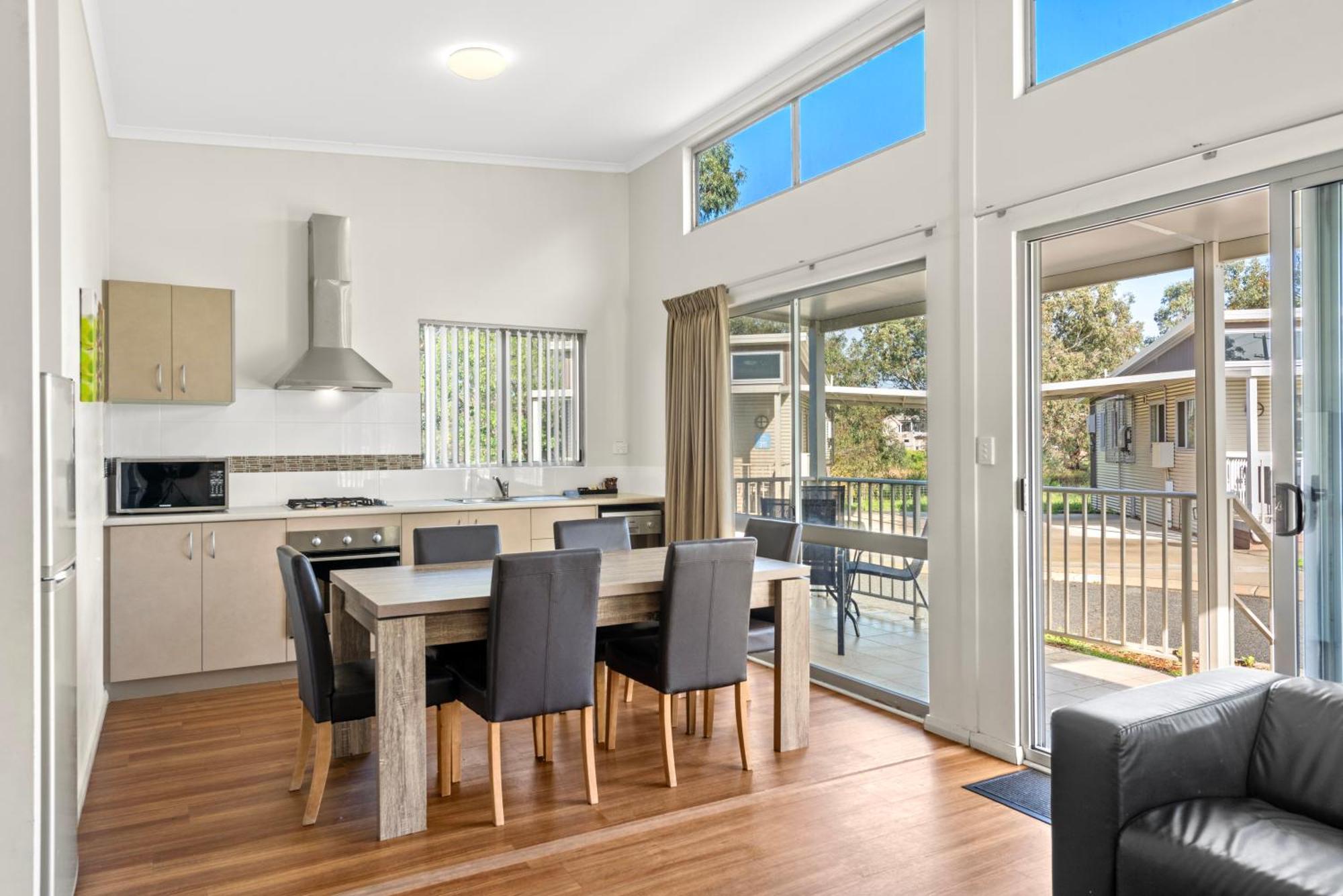 Discovery Parks - Swan Valley Caversham Room photo