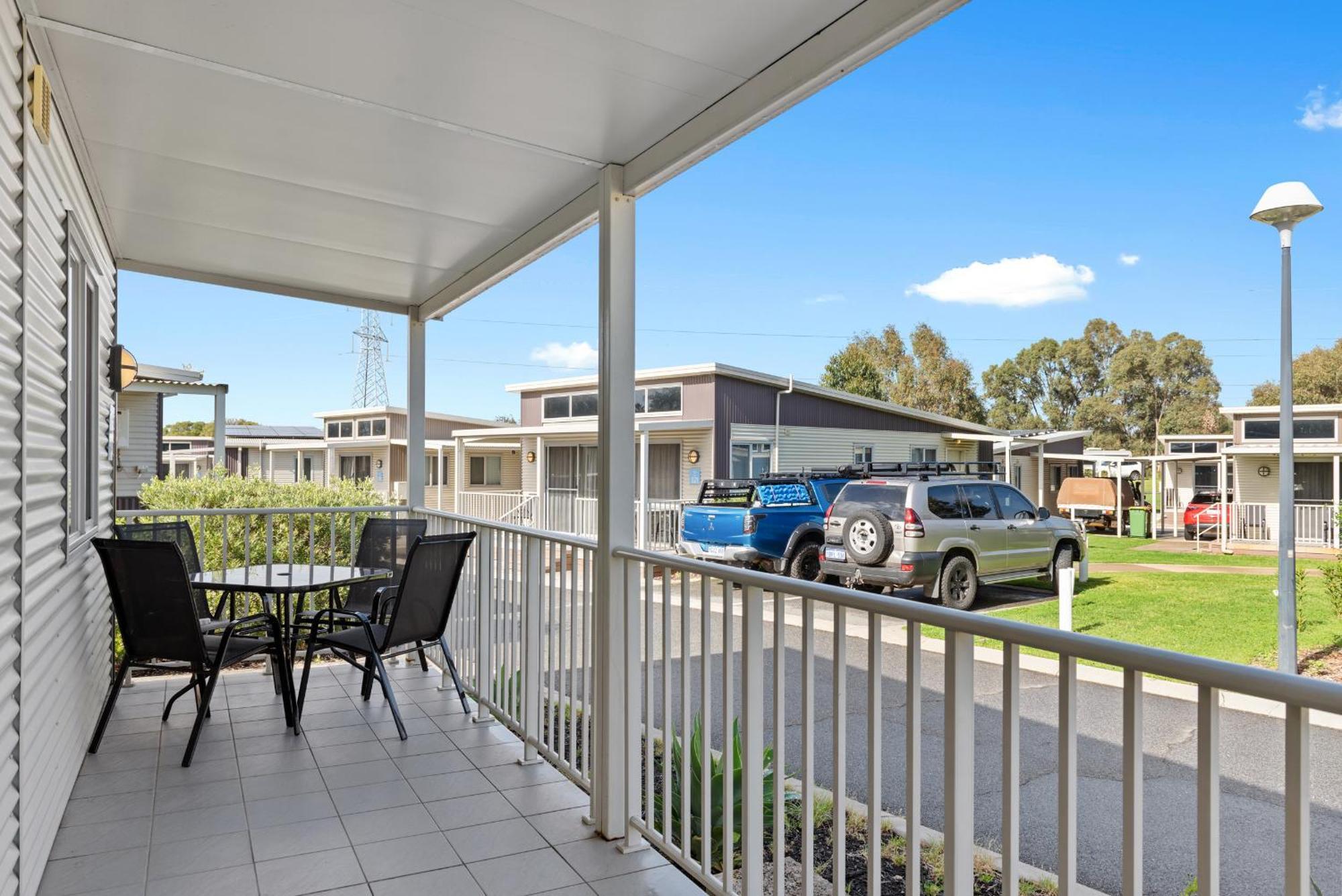 Discovery Parks - Swan Valley Caversham Room photo