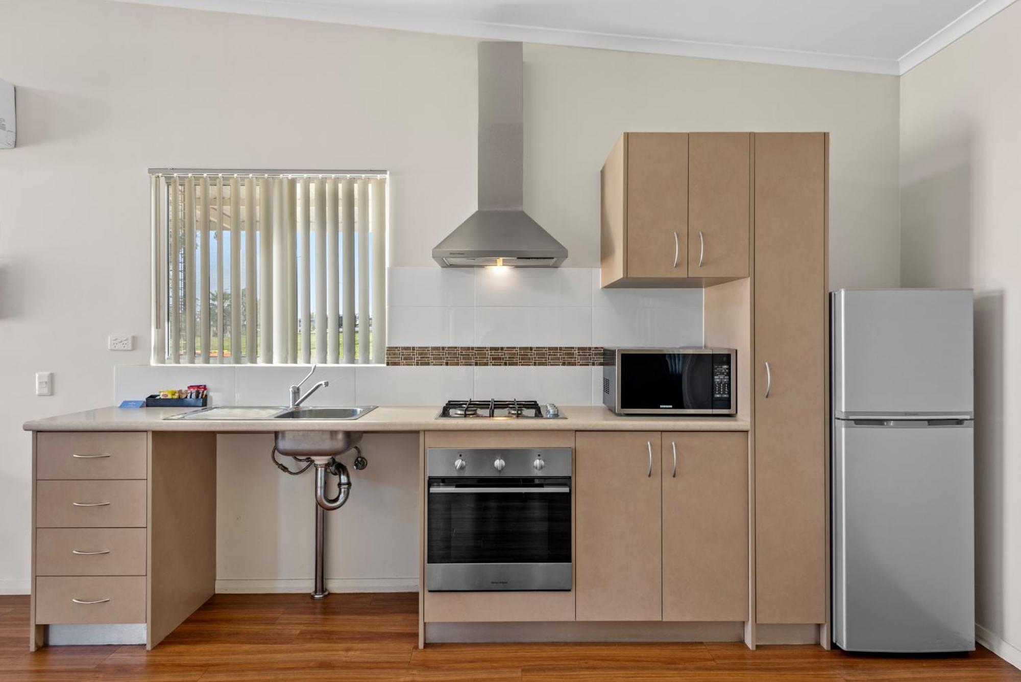 Discovery Parks - Swan Valley Caversham Room photo